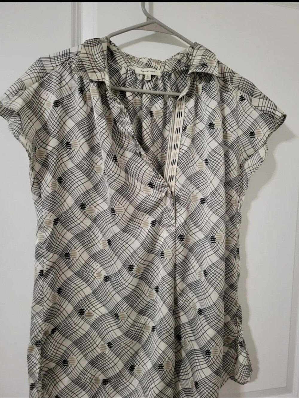 Max Studio Black and White Patterned Cap-Sleeve Blouse